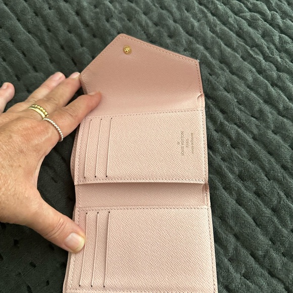 Louis Vuitton Victorine Wallet Monogram Rose Ballerine MI1138 - Picture 9 of 14